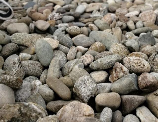 Галька речная пестрая (20-40 мм.)  купить в Омске от производителя, без посредников